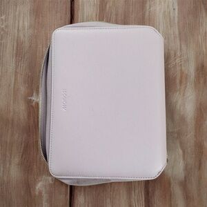 Brand New never used Lilac MONOS Portfolio